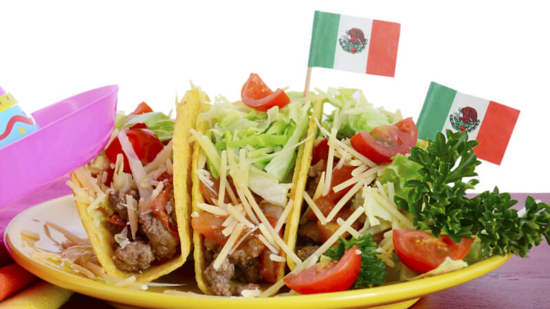 MEXICAN-THEMED DECORATIONS Set out some sharing bowls