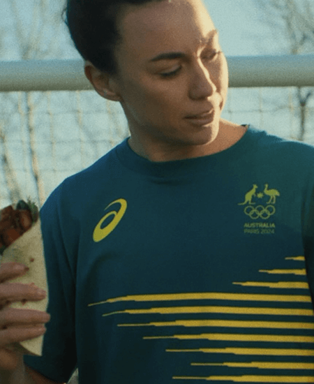 mackenzie arnold holding fajita in hand