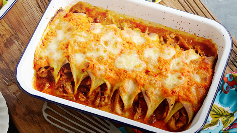 Shredded Chicken, Tomato & Capsicum Enchiladas Recipe